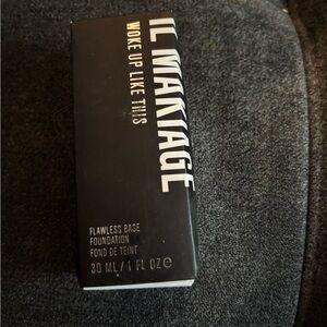 IL MAKIAGE Woke Up Like This Foundation Shade 035 NWT